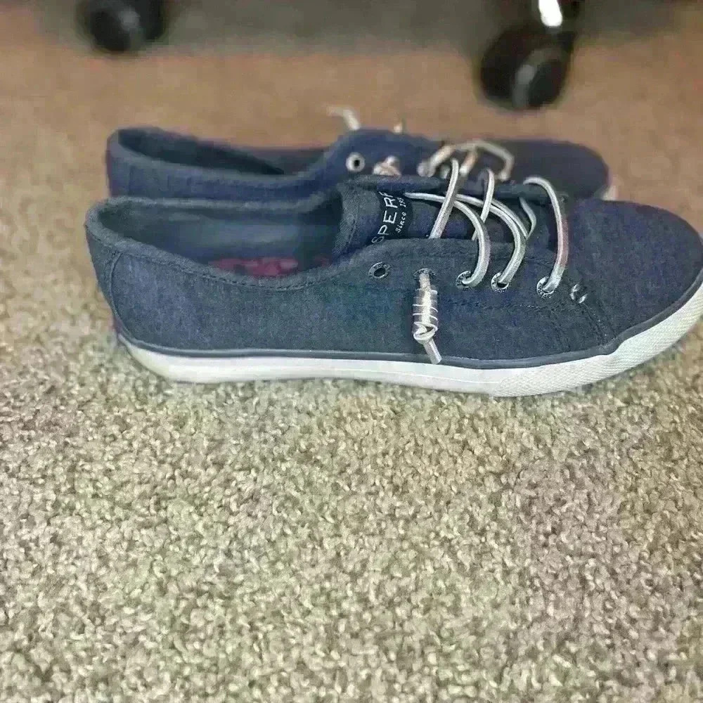 Slip on Sperry topsider size 5 Womens